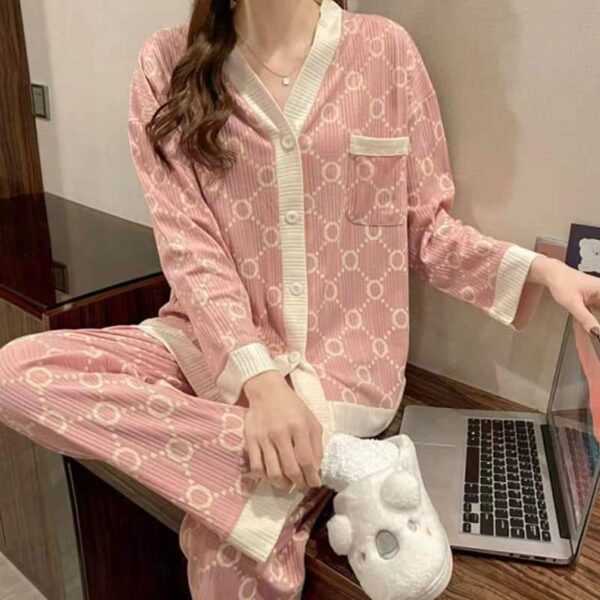 Lady's pajamas - Image 13