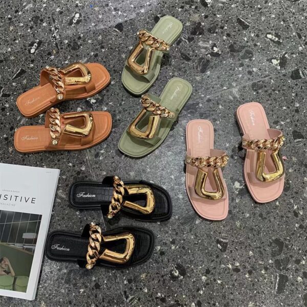 2022 new style personality chain U on slippers wholesale